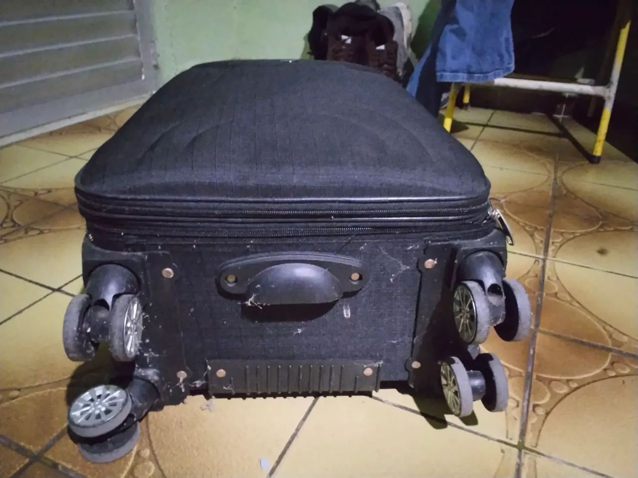 Mala de viagem com rodinhas grande e código para trancar - Foto 5