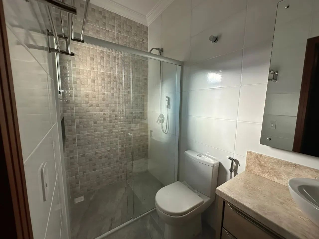 Casa com 3 Suítes e 280 m² à Venda no Condomínio Ilha do Coral em Florianópolis - Foto 2