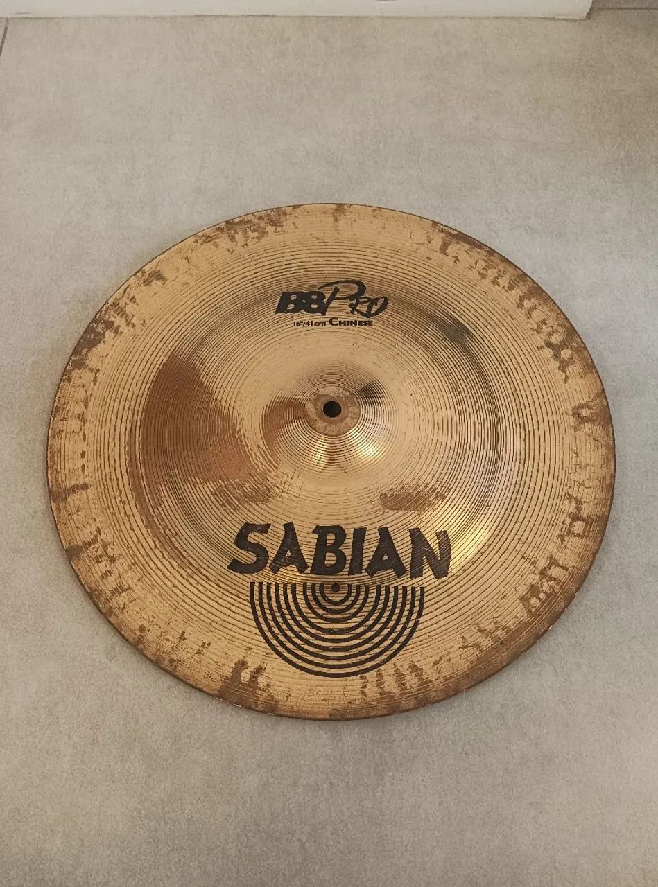 ## Prato de bateria Sabian B8 China 16 polegadas, excelentes condições, difícil aparecer!