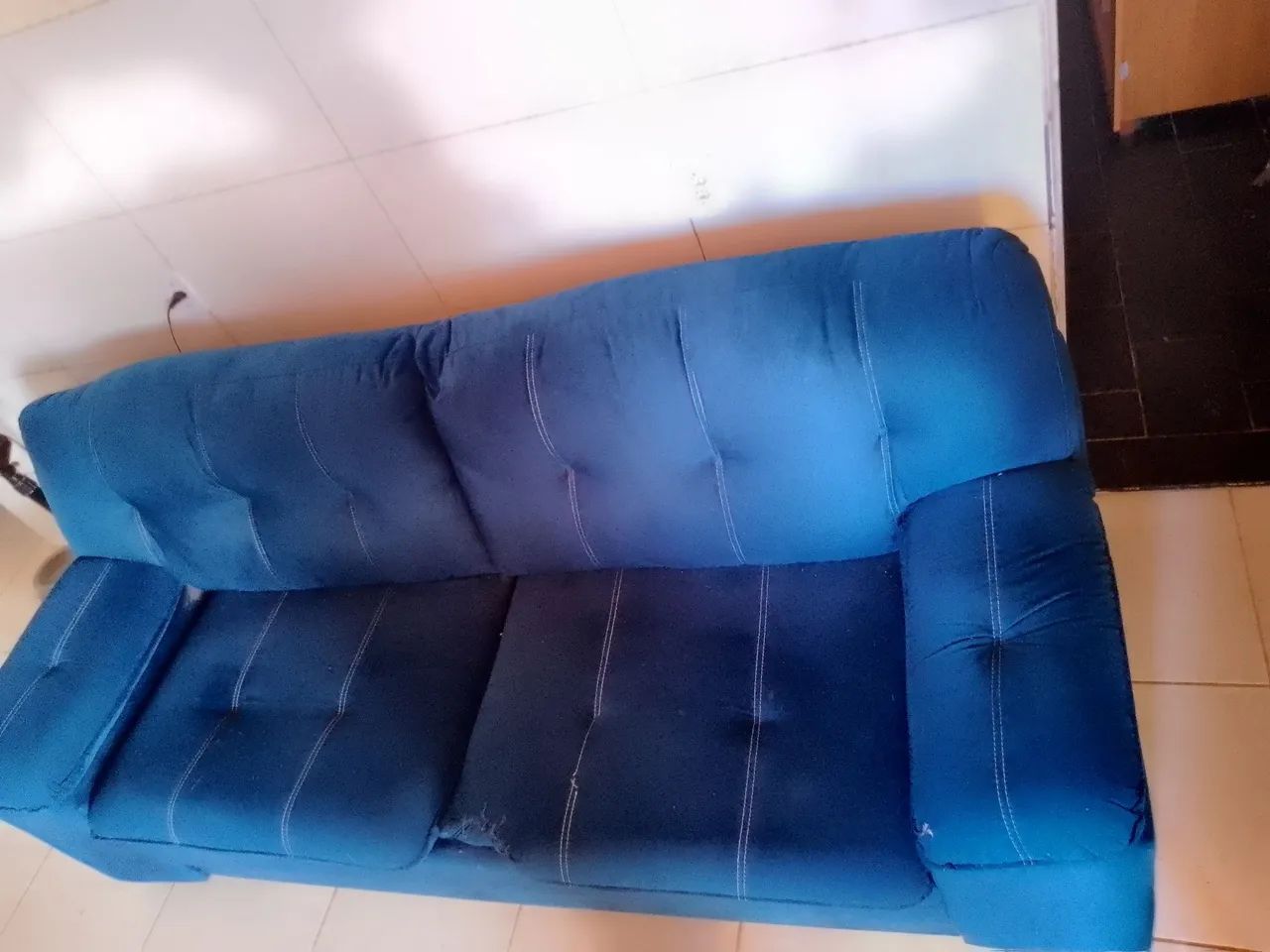 Sofá três lugares 