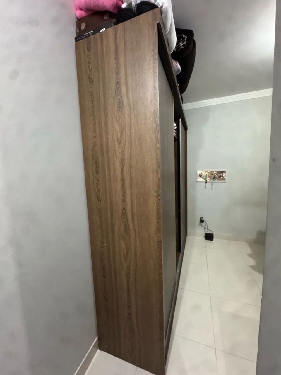 Vendo ou troco Guarda Roupas casal Grande - Foto 2