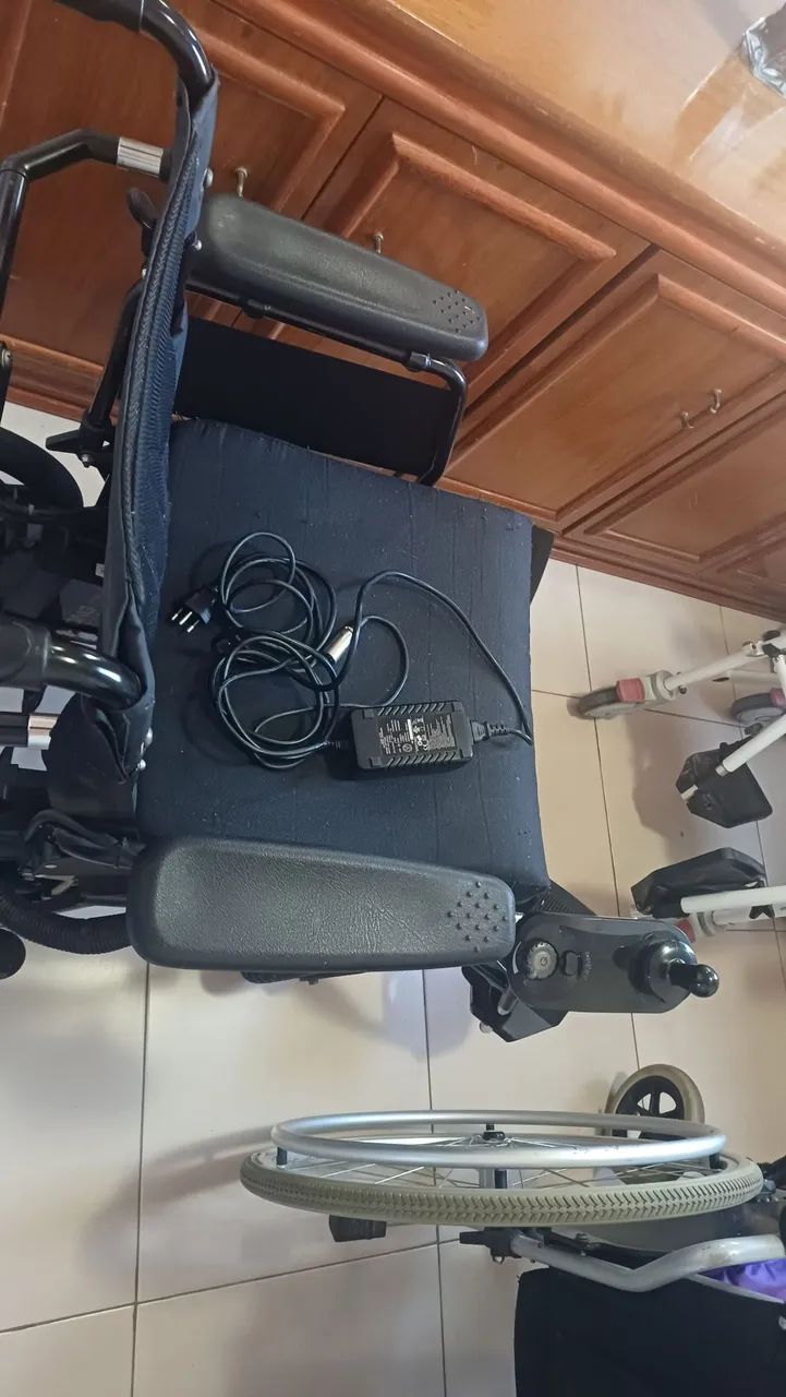 Cadeira de rodas motorizada - Foto 5