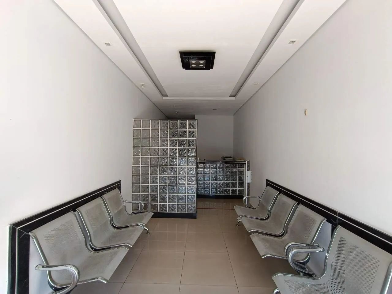 Sala Comercial Totalmente Planejada em Avenida Movimentada