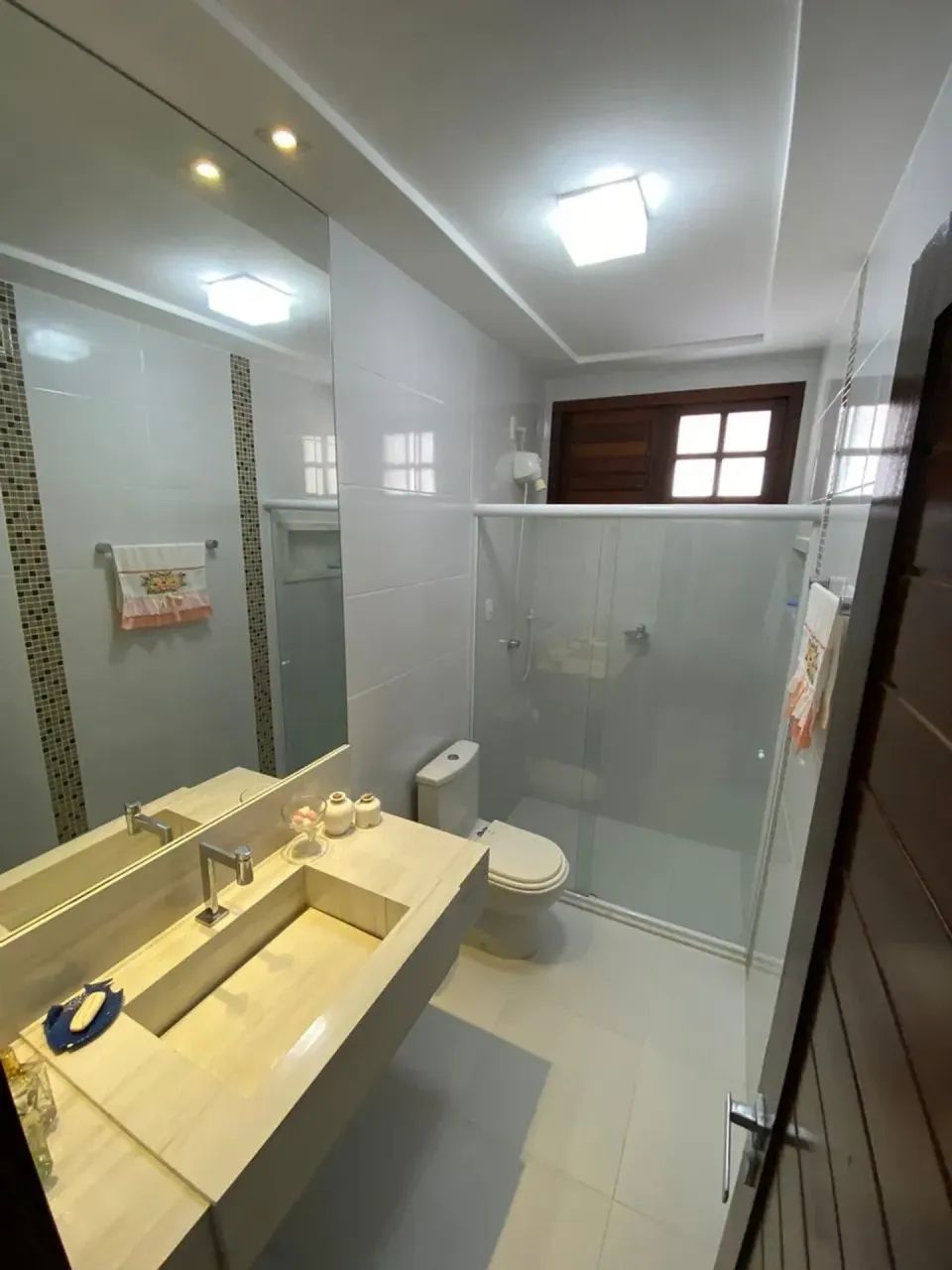 Imóvel para aluguel possui 200 metros quadrados com 5 quartos - Foto 2
