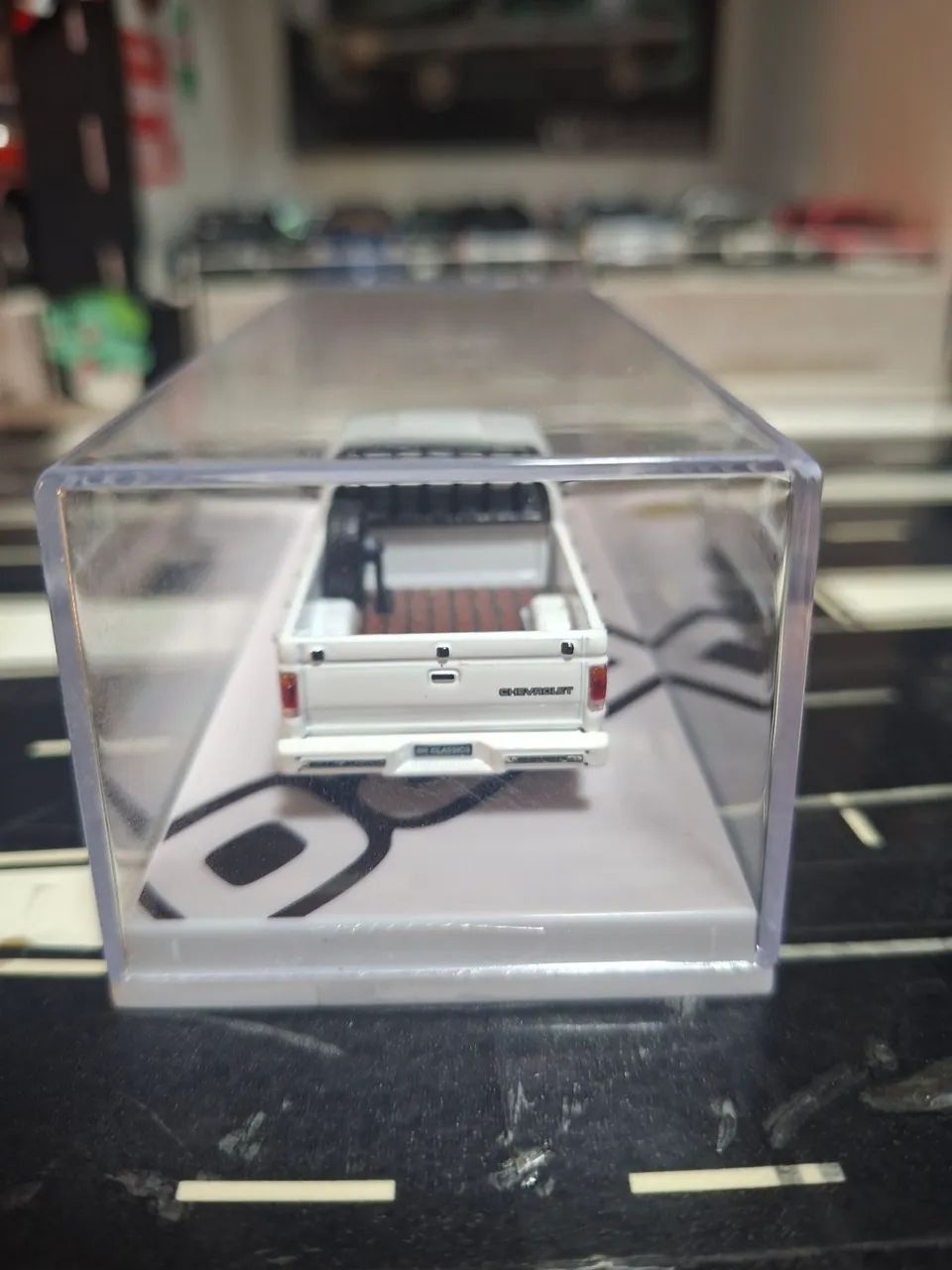 Miniatura Chevrolet D20 Branca BR Classics escala 1/64. - Foto 3