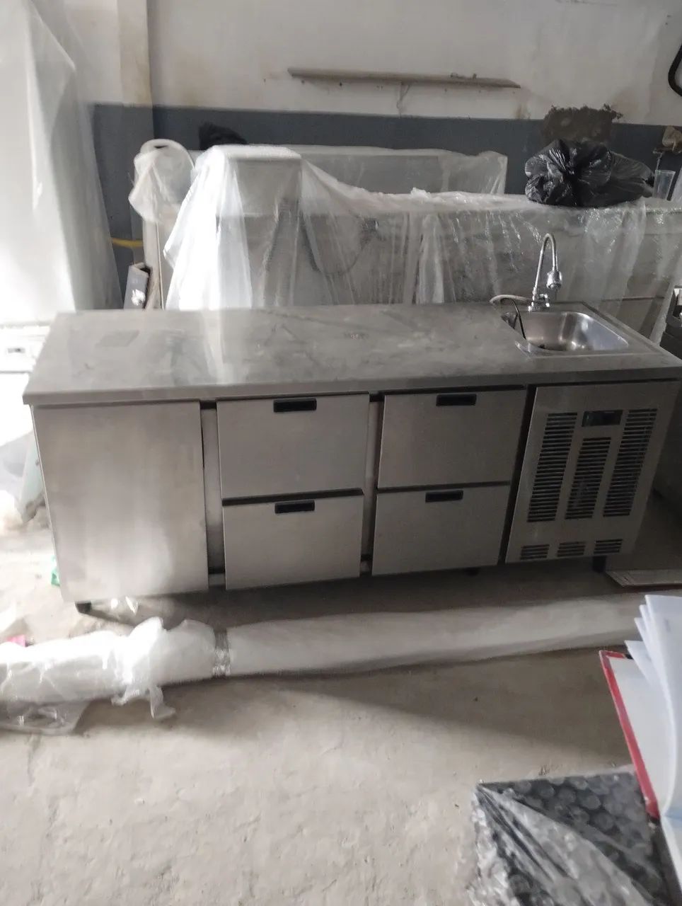 Refrigerador industrial horizontal com pia