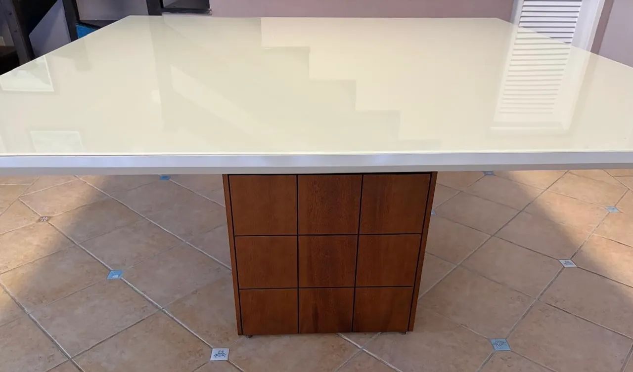 Mesa quadrada grande 
