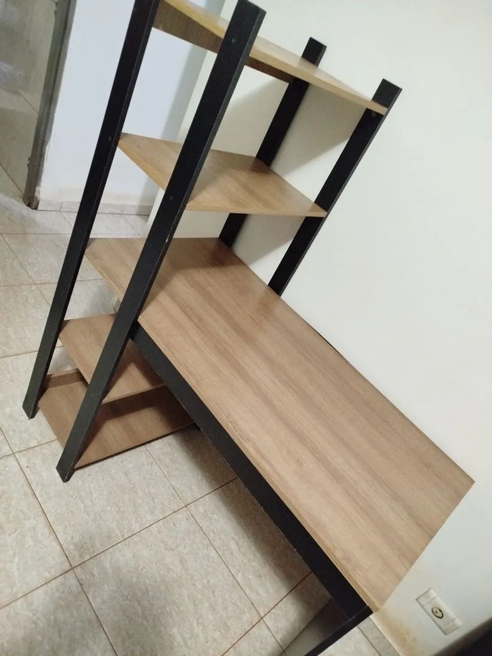 Escrivaninha com estante - Foto 3