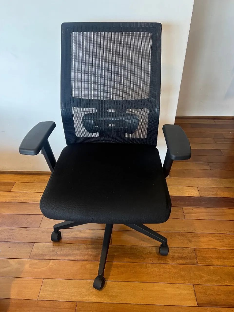 Jogo de 4 cadeiras e 1 conjunto de mesas para 4 lugares - Foto 3