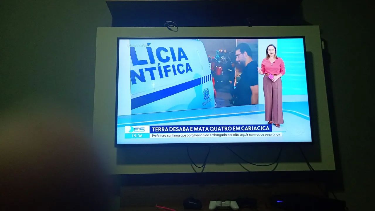 Vendo Tv Smart AOC 32 POLEGADAS, MUITO BOA