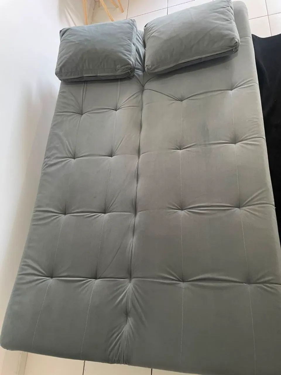 SOFÁ CAMA DE VELUDO CINZA  - Foto 3