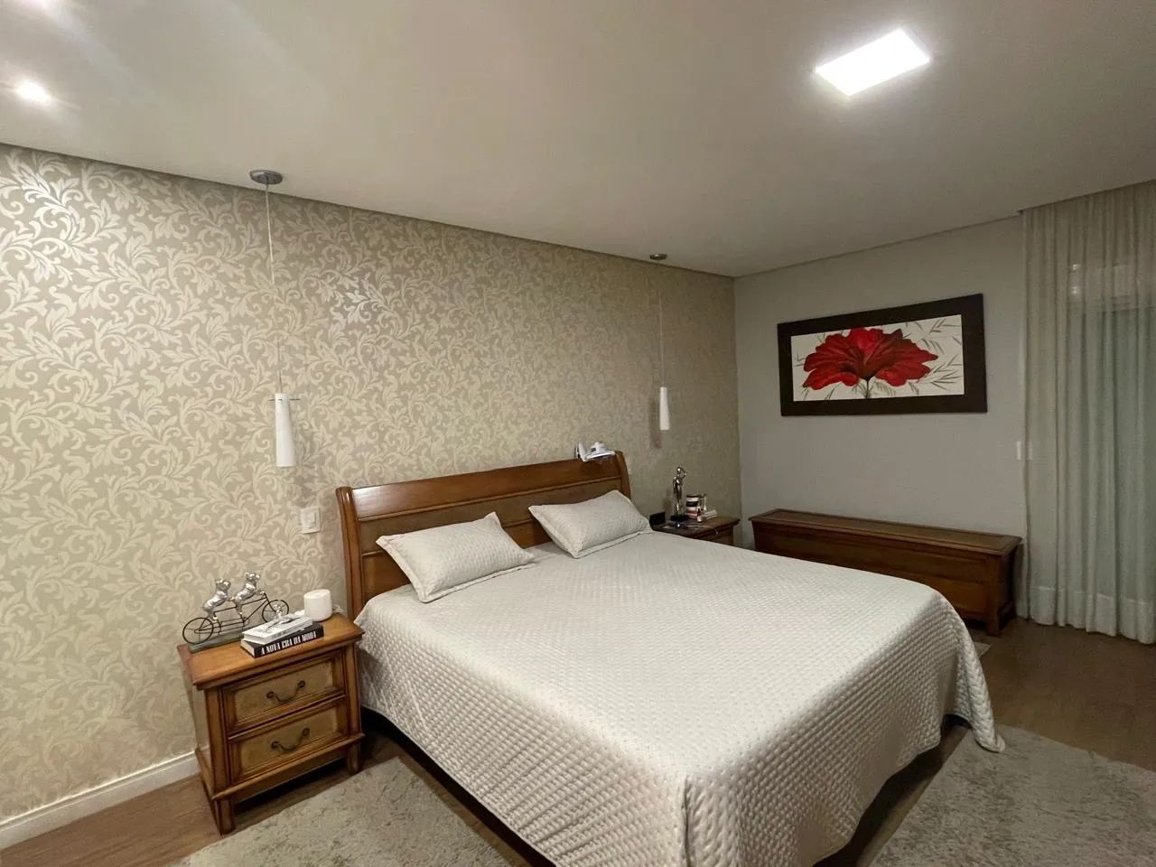 Jogo de quarto em Madeira Maciça