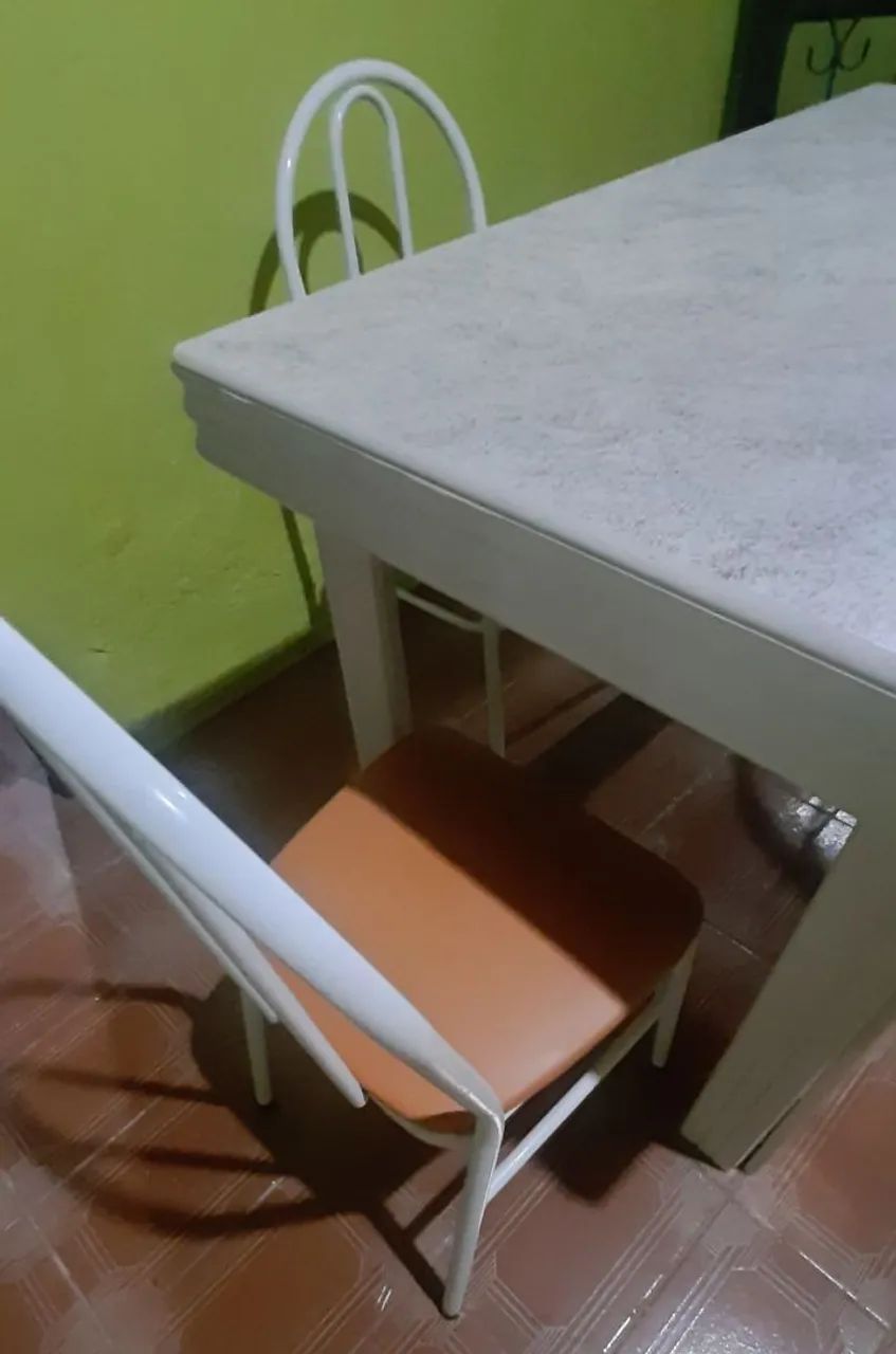 MESA COM 4 CADEIRAS  - Foto 2
