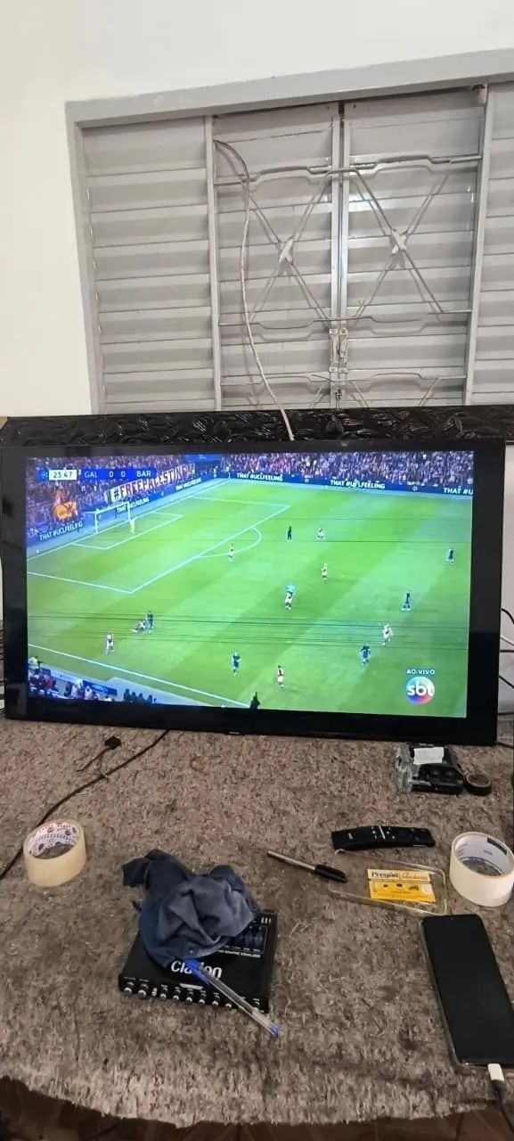Tv Smart 50 polegadas com pequenos riscos