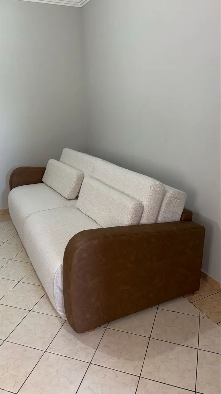 Sofá de linho e courino 