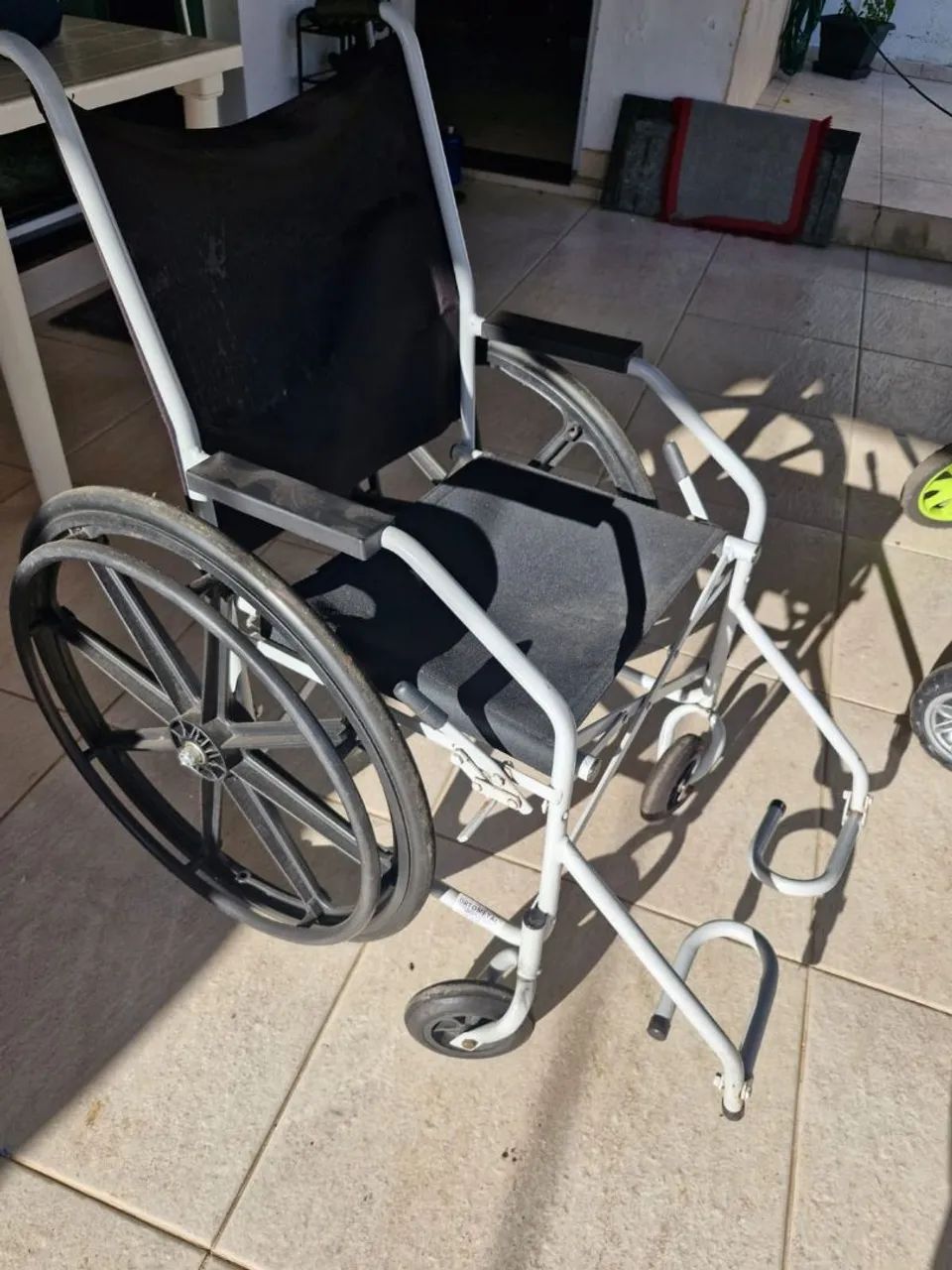 Cadeira de rodas muleta e almofada 