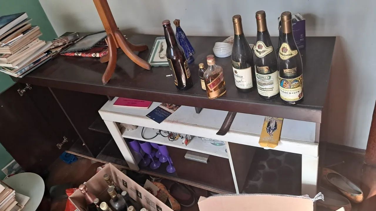 Vendo sofá, mesa e estante urgente 