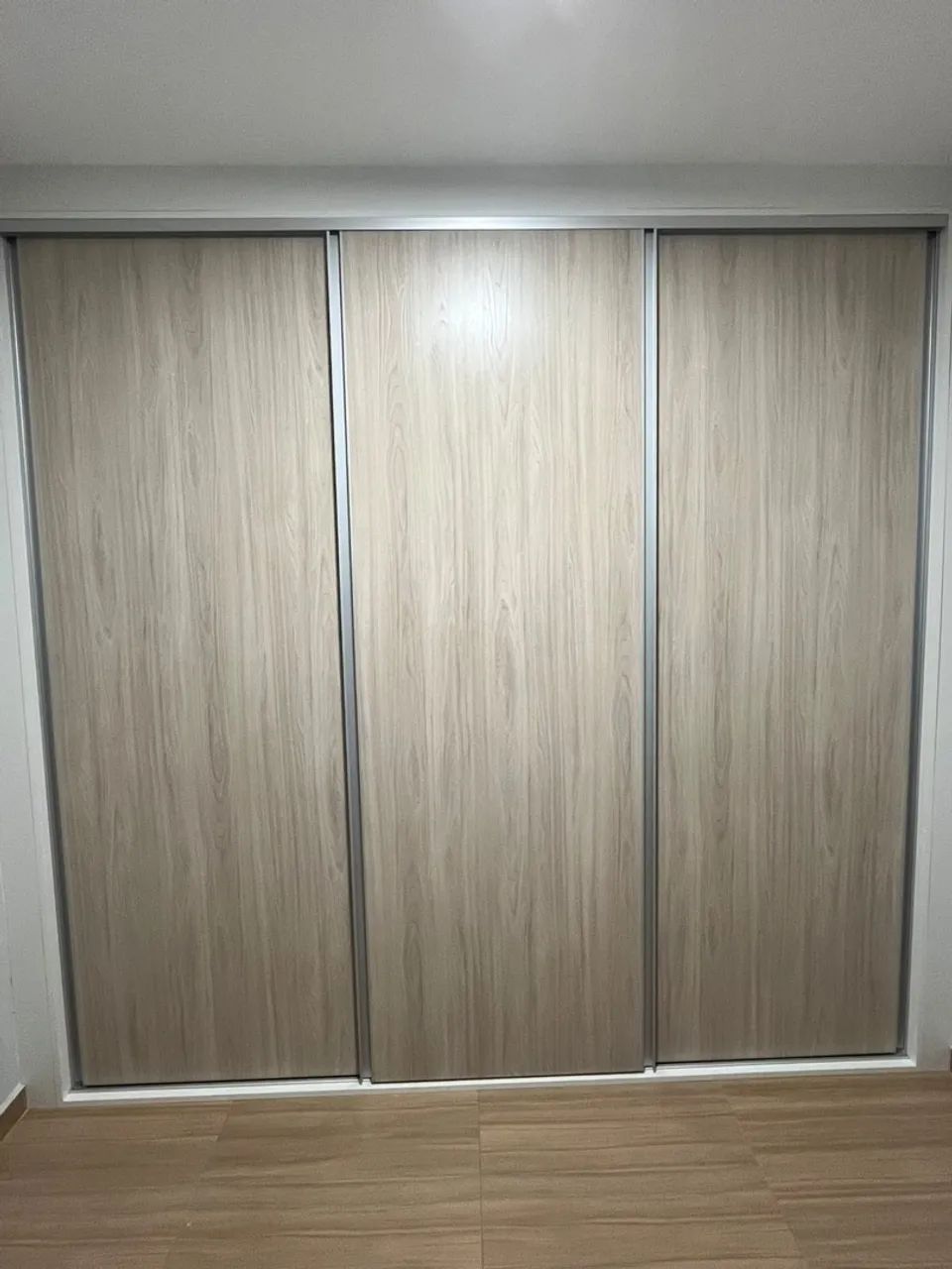 Guarda roupa planejado em perfeito estado