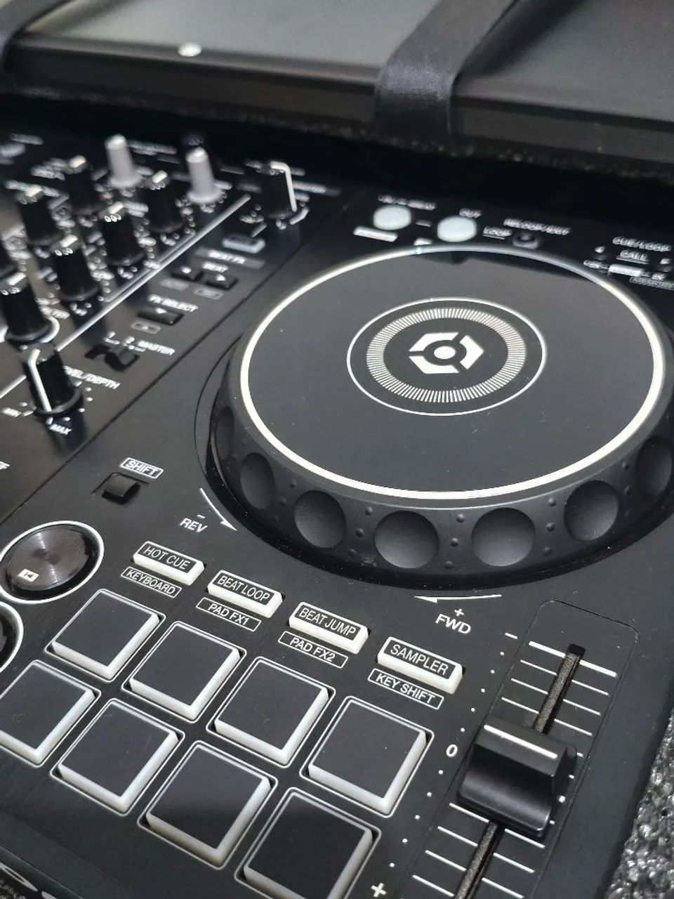CONTROLADORA DDJ 400 SEMI NOVA E BEM CONSERVADA