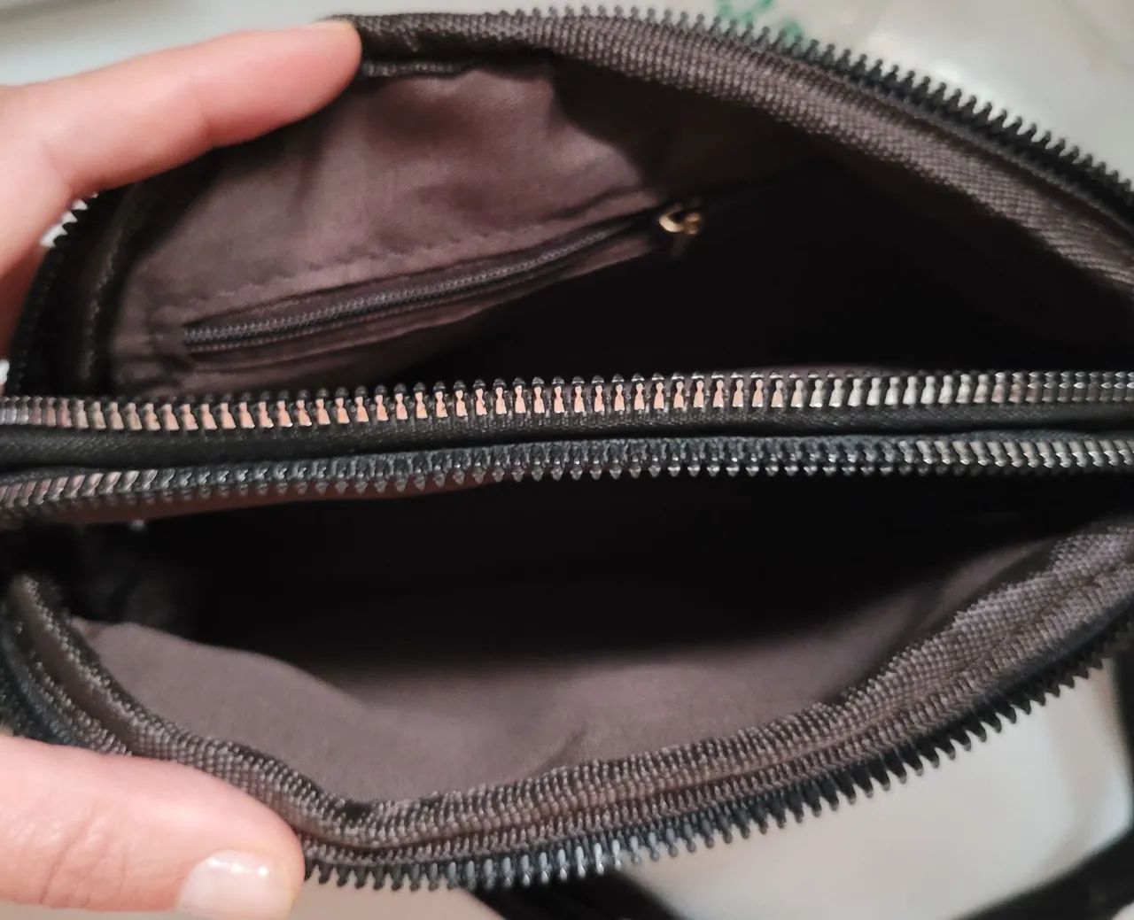 Bolsa de ombro preta pequena nova e perfeita  - Foto 3