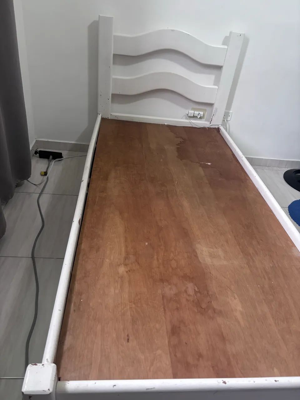 Vendo cama de solteiro 