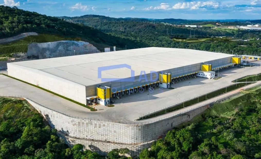 Galpão 6049 m²  pé direito 12 m  Contagem/BR-040