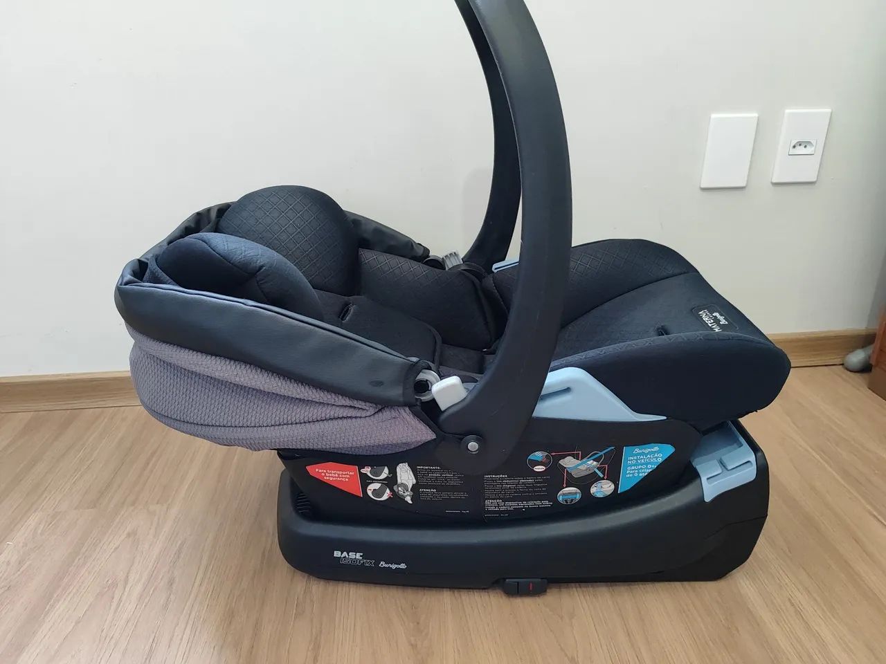 Cadeirinha semi-nova com bebê conforto  - Foto 5