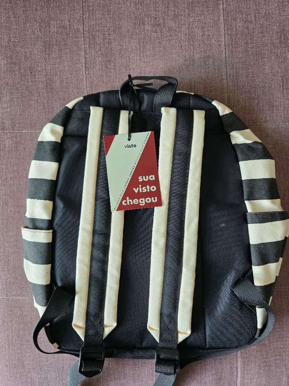 Mochila Listrada Preta e Branca com Detalhe Coração - Foto 2