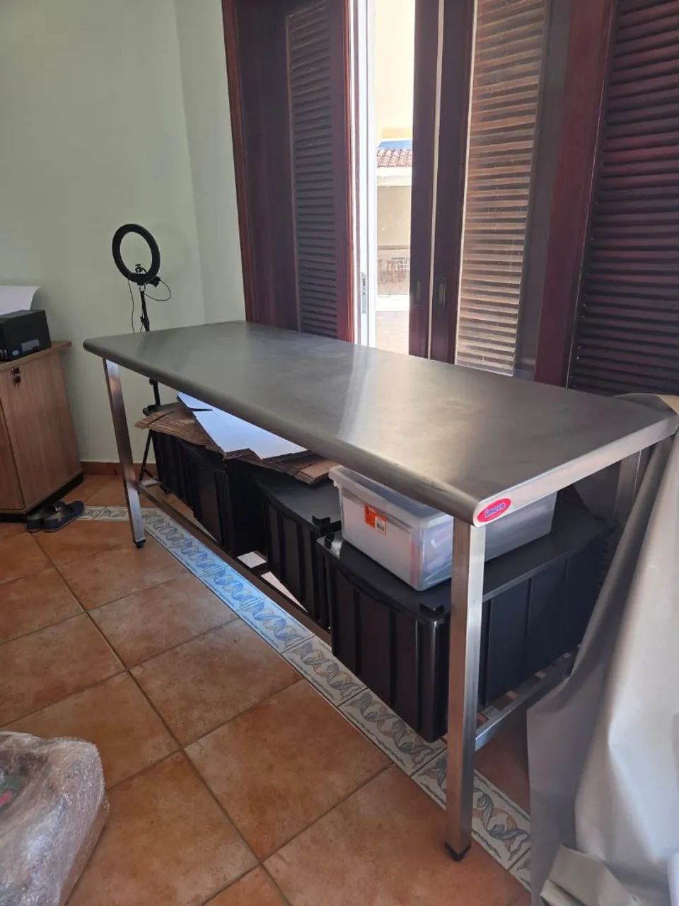 Desapego...sofá 2 e 3 lugares, rack, mesa inox industrial 465544836474490884
