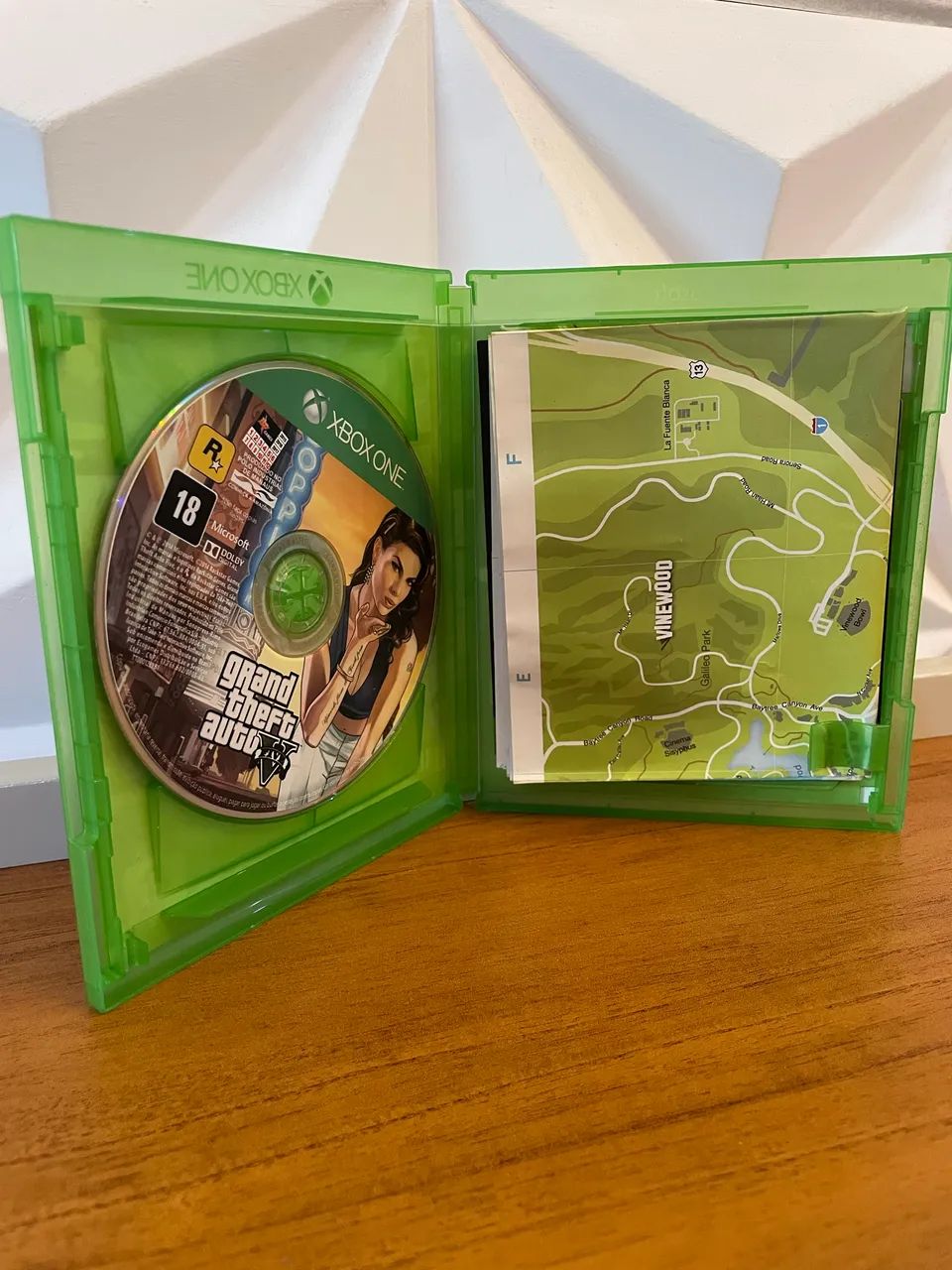 GTA V Xbox one com encartes e MAPA 