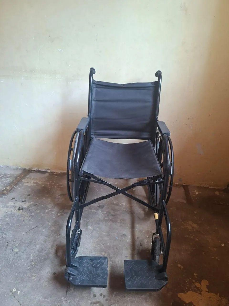 Vende-se cadeira de roda - Foto 4