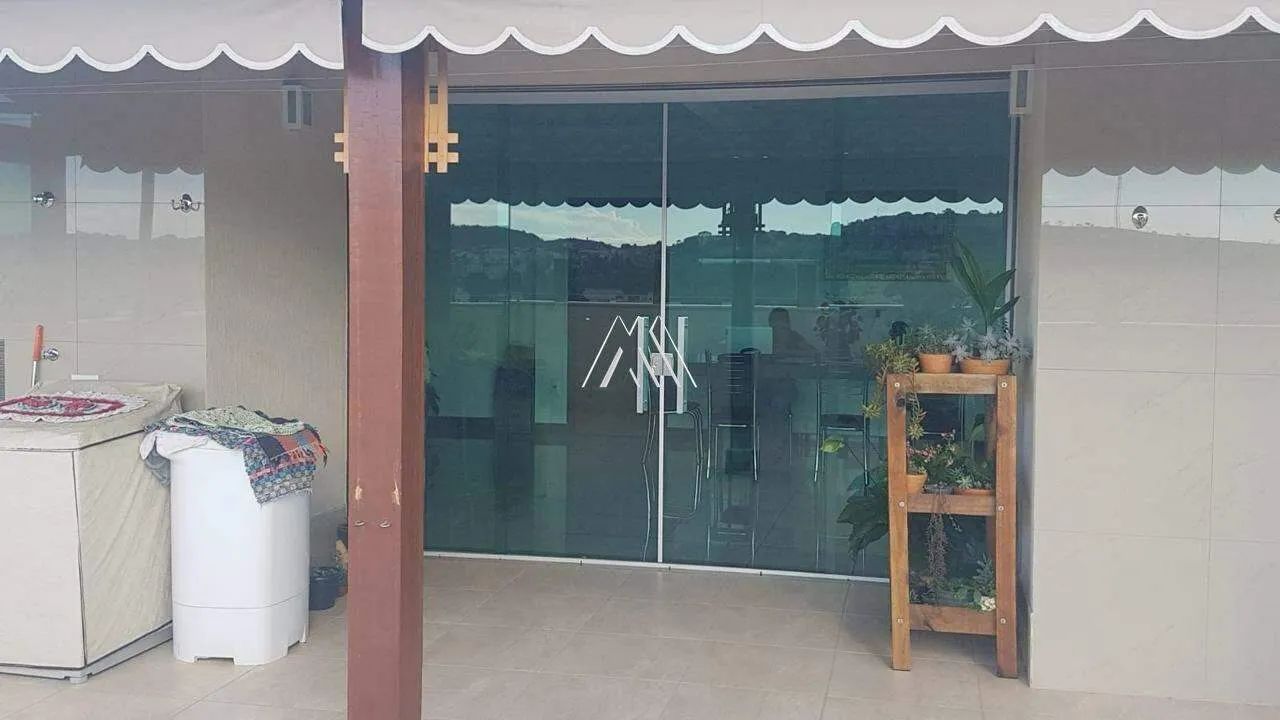 Vendo cobertura em Itaúna em região próximo ao centro!
