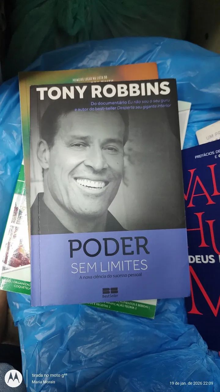 Livros semi novos - Foto 2