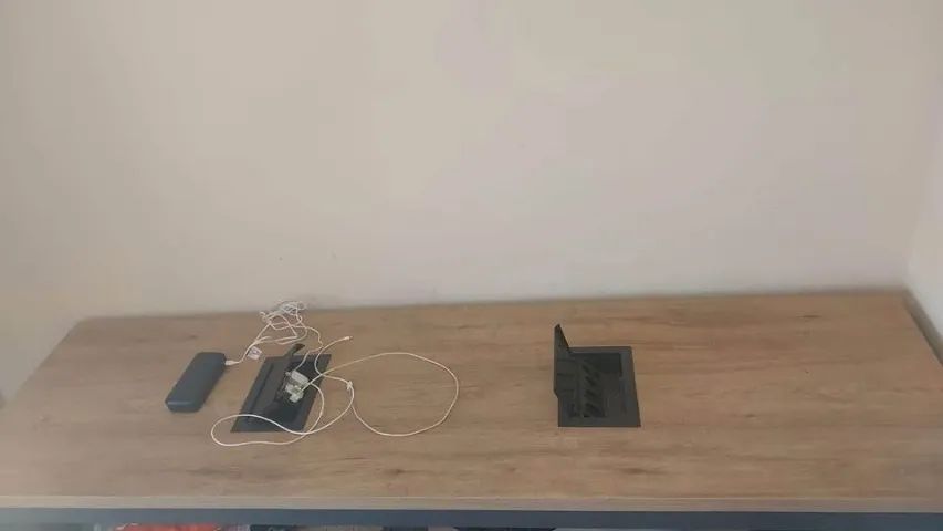 APARADOR COM BASE METAL