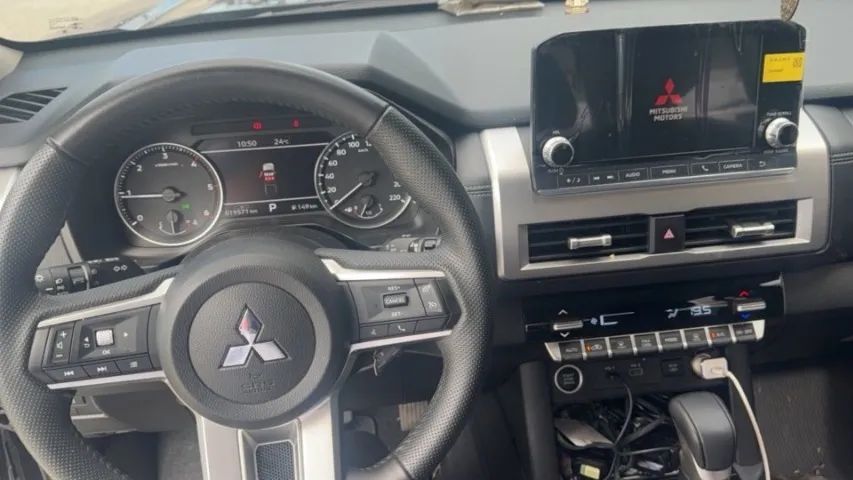 Mitsubishi TRITON HPE 2.4 CD 4X4 TB Diesel Aut. 2026 - Foto 5