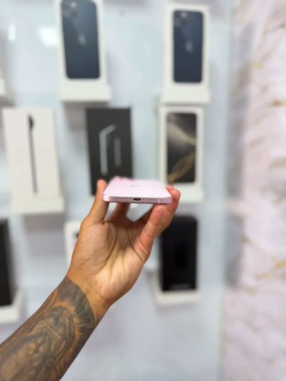 IPHONE 15 PLUS 128Gb<br>R$ 3.299 - Foto 3