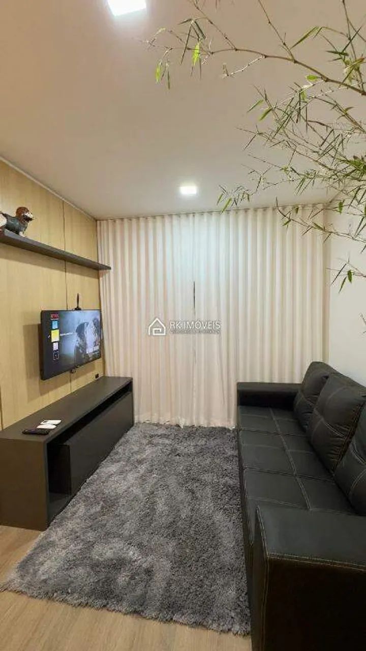Apartamento mobiliado face leste 2 dormitórios e 1 suíte bem distribuído - Foto 2
