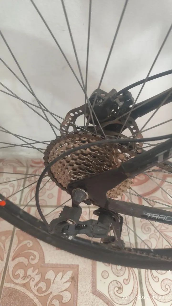 Bicicleta aro 29 Black track - Foto 4
