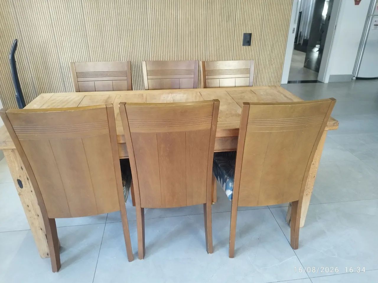 Linda mesa de jantar com seis cadeiras - Foto 2