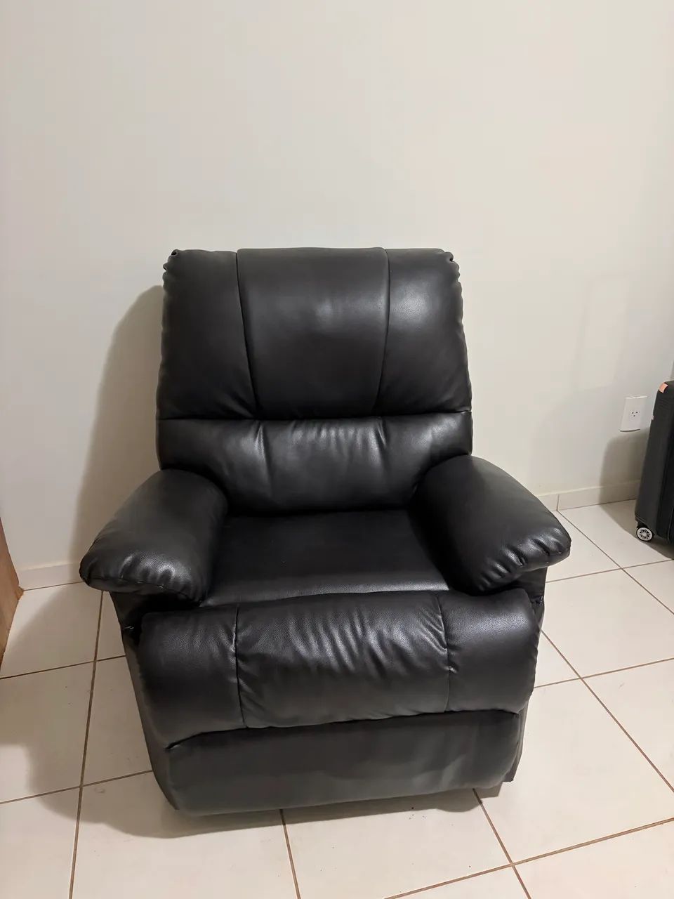 Poltrona Couro Preta 