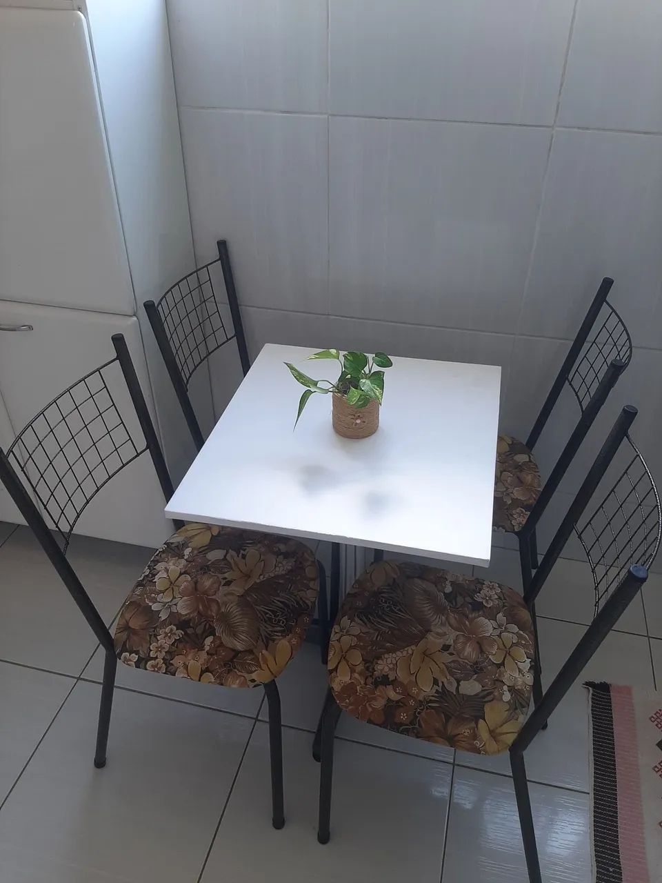 Mesa com 4 cadeiras - Foto 2