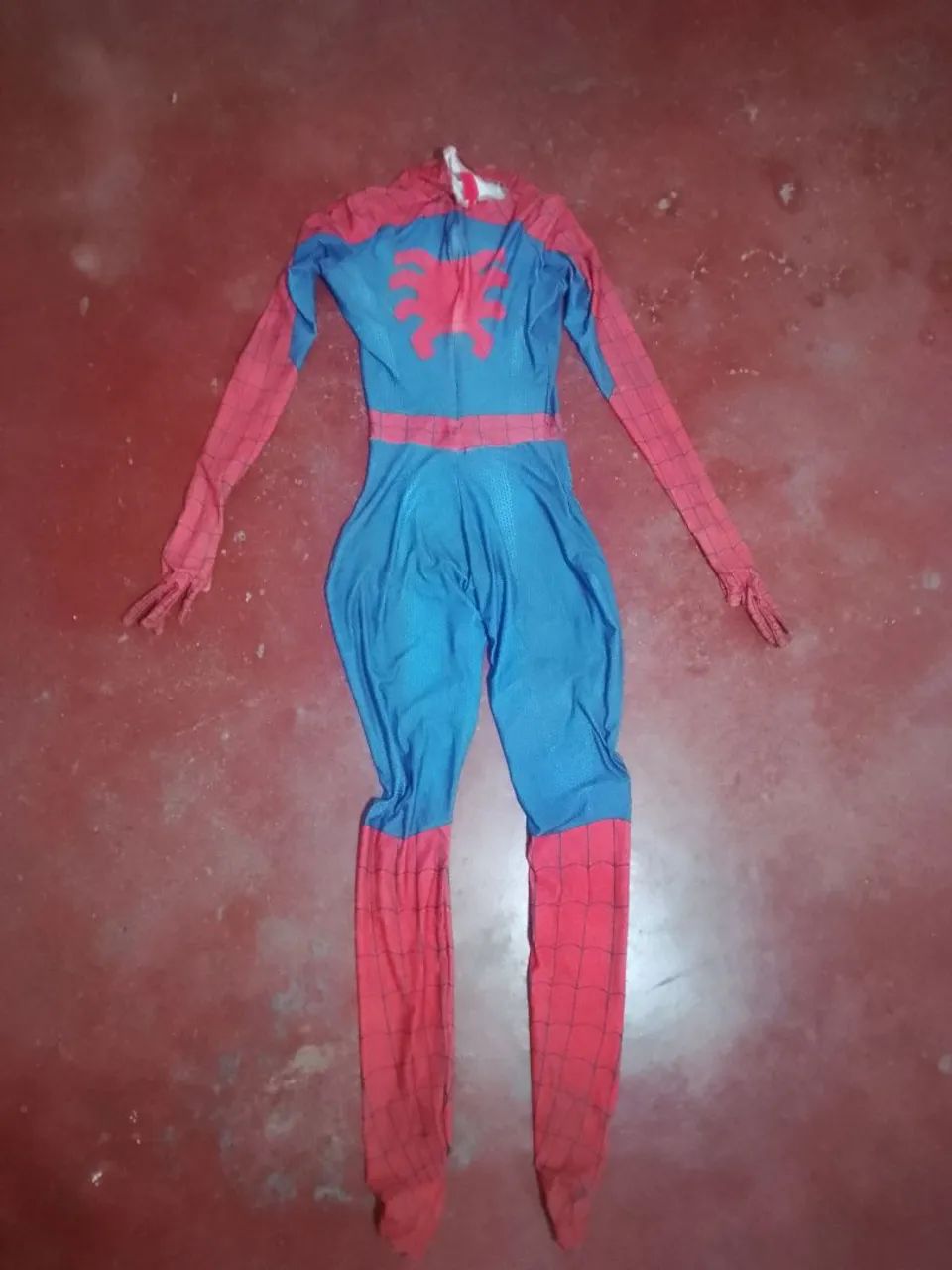 Traje Homem-Aranha Semi Usado - Até 1,75m - Foto 2