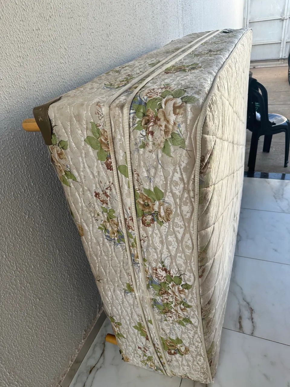 Vende-se Cama de Casal usada