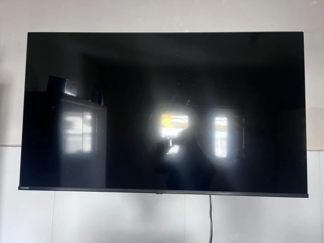 Vendo televisão seminova