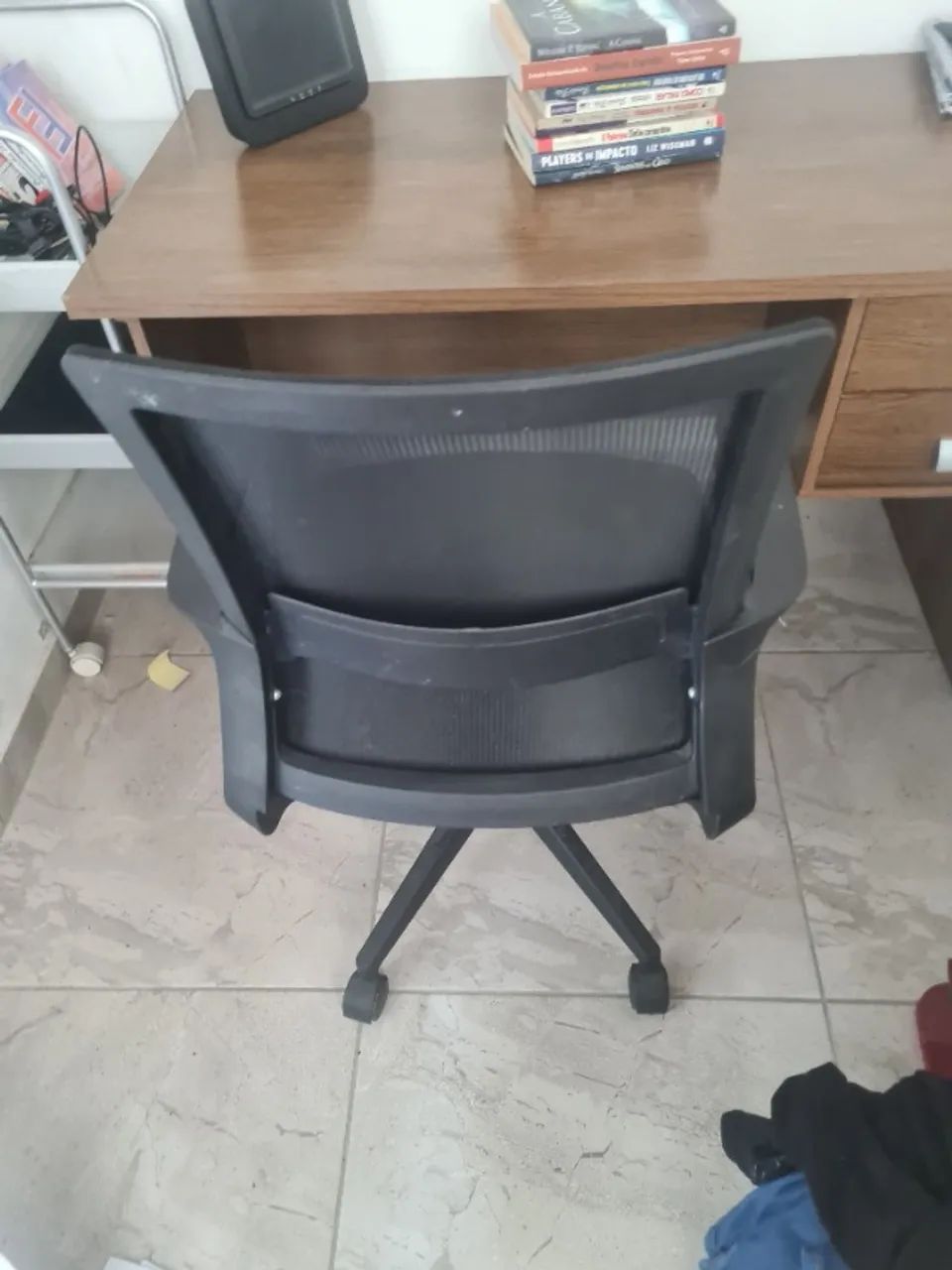 Mesa e cadeira confortável para notebook  - Foto 5