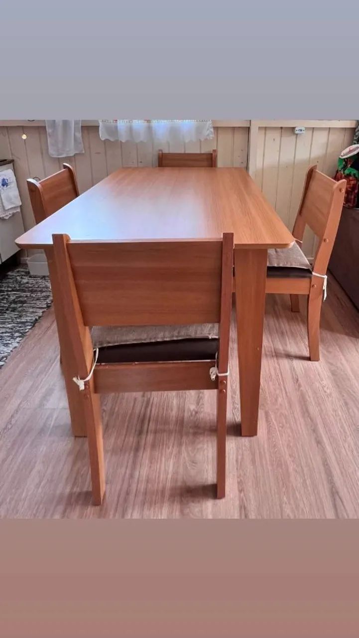 MESA 4 CADEIRAS COM ESTOFADOS 450 REAIS  - Foto 2