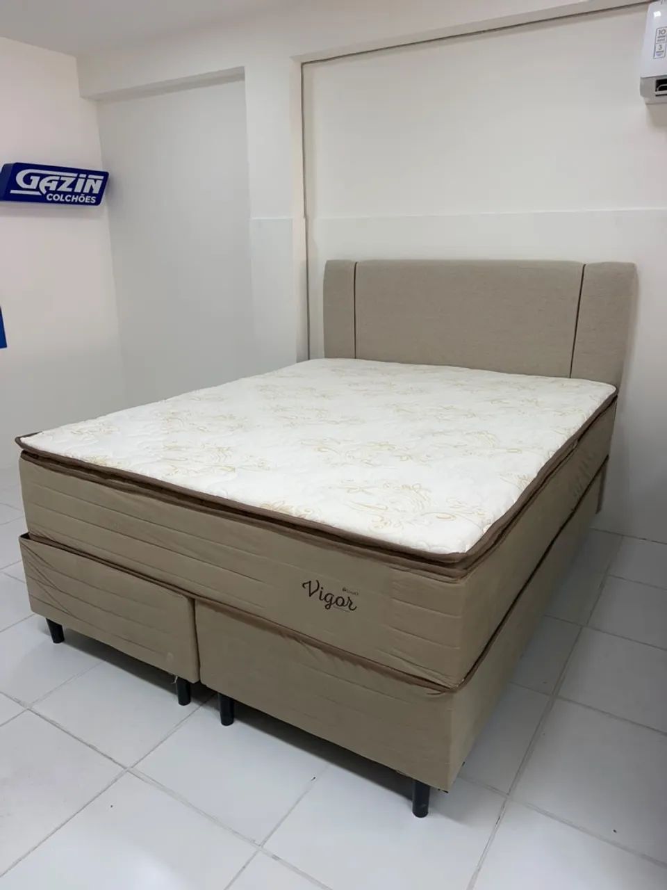 Cama box Queen molas ensacadas com Pillowtop disponível 