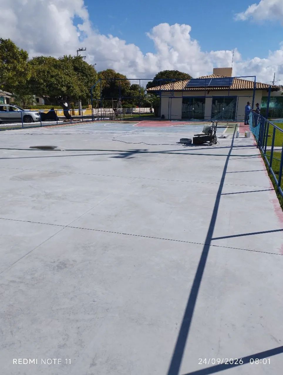 Construções, retoques e limpeza de quadras e pisos de Alta Resistência  - Foto 4
