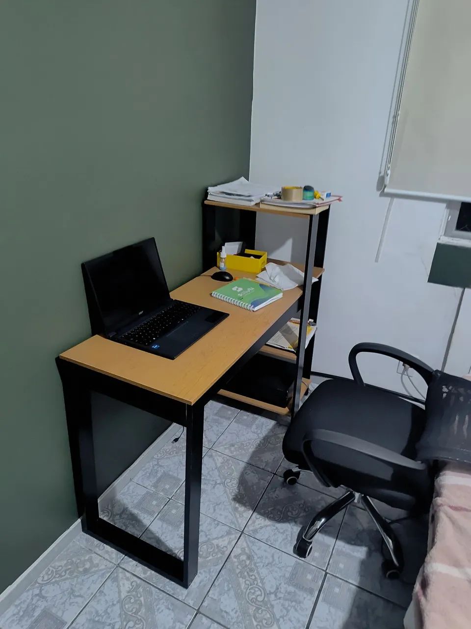 Desk 441992885904363521