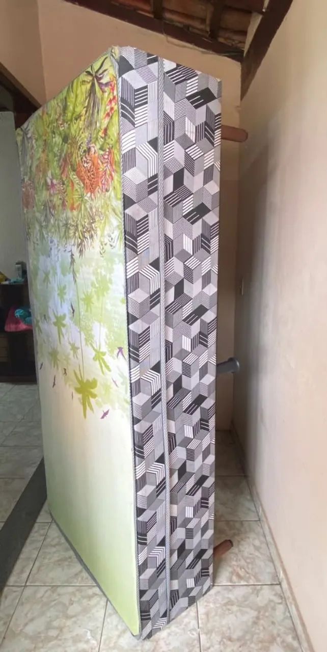 Vendo cama de solteiro box